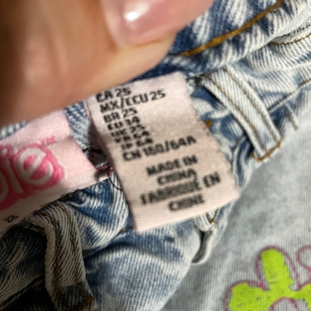 Barbie Shorts x Forever 21 Shorts Kindness is Power Distressed Jean Shorts ☮️ 🩷 - Picture 5 of 16